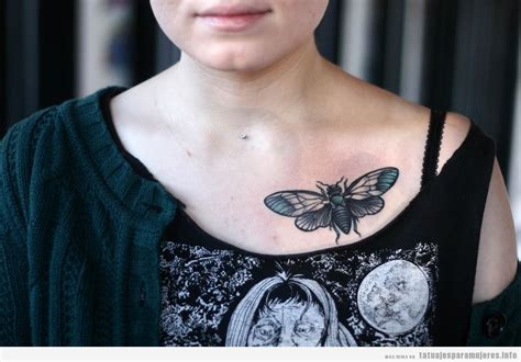 tatuajes de pecho mujer|Tatuajes para mujeres en el PECHO: 30 diseños ATREVIDOS y。